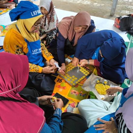 Desa Bawahan Seberang Mendorong Peningkatan Perekonomian Melalui Pelatihan Tata Boga Pembuatan Kue 